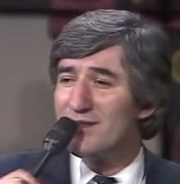 Zbog ove žene Toma Zdravković je plakao kao dete: Ludo ga je volela, a kad je došao da je vidi, na vratima ga je sačekao šok zbog kog je napisao hit, a kad vidite ko je zanijemit ćete!!! (FOTO) Zbog ove žene Toma Zdravković je plakao kao dete: Ludo ga je volela, a kad je došao da je vidi, na vratima ga je sačekao šok zbog kog je napisao hit, a kad vidite ko je zanijemit ćete!!! (FOTO) - featured image