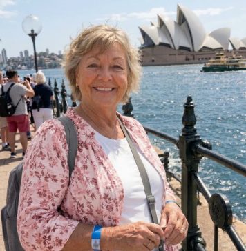 U 69. godini prodala sam svoju kuću da bih putovala po svetu, uprkos protivljenju svoje dece — u Australiji me je jedan muškarac pozvao kod sebe na kafu, ali kada sam ušla u njegovu dnevnu sobu, sledila sam se. 😱 U 69. godini prodala sam svoju kuću da bih putovala po svetu, uprkos protivljenju svoje dece — u Australiji me je jedan muškarac pozvao kod sebe na kafu, ali kada sam ušla u njegovu dnevnu sobu, sledila sam se. 😱 - featured image