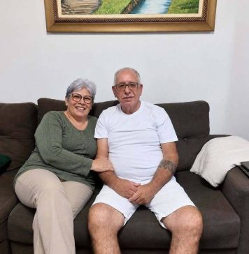 Godinama je moja majka nosila duge rukave, čak i usred najvećih ljetnih vrućina. Jednog dana konačno sam je upitala: „Mama, je li ti tata nešto uradio?“ Problijedjela je, zatvorila vrata i rekla nešto što me uplašilo još više… Godinama je moja majka nosila duge rukave, čak i usred najvećih ljetnih vrućina. Jednog dana konačno sam je upitala: „Mama, je li ti tata nešto uradio?“ Problijedjela je, zatvorila vrata i rekla nešto što me uplašilo još više… - featured image