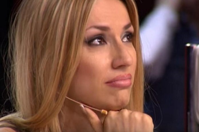 Nakon mnogobrojnih brodoloma sreća zakucala na Radina vrata!ČUVALA JE LIJEPE VIJESTI, U STROGOJ TAJNOSTI sad je stomak odao:Rada prima čestitke, dolazi nam djevojcica… - featured image Nakon mnogobrojnih brodoloma sreća zakucala na Radina vrata!ČUVALA JE LIJEPE VIJESTI, U STROGOJ TAJNOSTI sad je stomak odao:Rada prima čestitke, dolazi nam djevojcica… - featured image