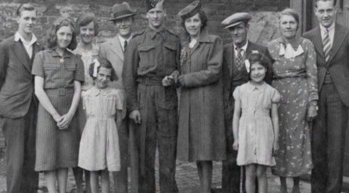 Slika sa srpske svadbe stara 100 godina otkriva istinu od koje nas hvata mučnina: Vidite li vi jeziv detalj? (FOTO) Slika sa srpske svadbe stara 100 godina otkriva istinu od koje nas hvata mučnina: Vidite li vi jeziv detalj? (FOTO) - featured image