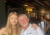 😱💔 „Večeras ćeš napokon biti moja”, rekao je moj 74-godišnji djed, čvrsto me uhvativši oko struka. Imala sam samo 22 godine. Te večeri odveo me u svoju kuću, zaključao ulazna vrata i šapnuo: „Nemoj nikome reći… Pogotovo ne svojoj majci.” U tri sata ujutro, dok sam ležala u krevetu, moj je djed tiho otvorio vrata moje spavaće sobe, prišao mi i položio svoju drhtavu ruku na moju nogu. „Moram to učiniti večeras”, šapnuo je. Bila sam potpuno paralizirana od straha… 😨‼️ 😱💔 „Večeras ćeš napokon biti moja”, rekao je moj 74-godišnji djed, čvrsto me uhvativši oko struka. Imala sam samo 22 godine. Te večeri odveo me u svoju kuću, zaključao ulazna vrata i šapnuo: „Nemoj nikome reći… Pogotovo ne svojoj majci.” U tri sata ujutro, dok sam ležala u krevetu, moj je djed tiho otvorio vrata moje spavaće sobe, prišao mi i položio svoju drhtavu ruku na moju nogu. „Moram to učiniti večeras”, šapnuo je. Bila sam potpuno paralizirana od straha… 😨‼️ - featured image