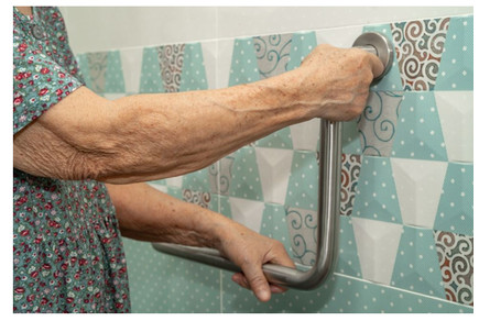 Koliko puta nedeljno se treba tuširati nakon 65. godine: Dermatolog iznenadio odgovorom Koliko puta nedeljno se treba tuširati nakon 65. godine: Dermatolog iznenadio odgovorom - featured image