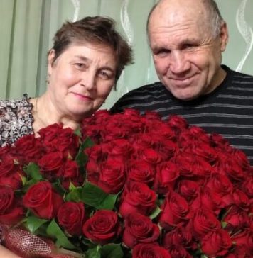 Moj muž nikada nije bio romantičan. Ali na moj 66. rođendan iznenada je došao kući sa 101 crvenom ružom i zamolio me da se fotografiram s njim… Pomislila sam da se napokon promijenio. Ali ono što je učinio s našom fotografijom natjeralo me da preispitam cijeli naš 42-godišnji brak… Moj muž nikada nije bio romantičan. Ali na moj 66. rođendan iznenada je došao kući sa 101 crvenom ružom i zamolio me da se fotografiram s njim… Pomislila sam da se napokon promijenio. Ali ono što je učinio s našom fotografijom natjeralo me da preispitam cijeli naš 42-godišnji brak… - featured image