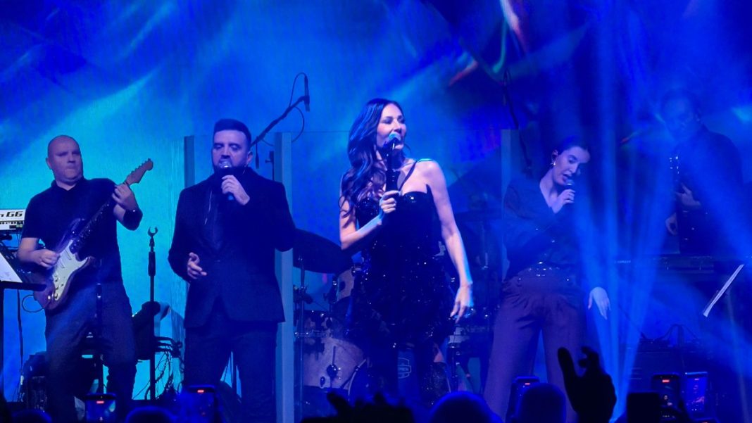 Ceca prekinula koncert, kad vidite šta su joj uradili, zaledit ćete se - featured image Ceca prekinula koncert, kad vidite šta su joj uradili, zaledit ćete se - featured image