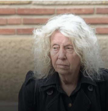 Komšije Eve Ras digle uzbunu: „Zabrinuti smo za nju, niko nije očekivao da će ovako izgledati njen život“ Prosi na ulici, ne brine o sebi više, uužas Komšije Eve Ras digle uzbunu: „Zabrinuti smo za nju, niko nije očekivao da će ovako izgledati njen život“ Prosi na ulici, ne brine o sebi više, uužas - featured image