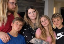 Moja supruga umrla je zbog ovisnosti o drogama, a ja sam 14 godina sam odgajao naše troje djece, skrivajući od njih koliko su naši financijski problemi zapravo bili ozbiljni… Sve do jedne večeri kada sam ih zatekao kako potajno broje novac. A ono što sam zatim čuo doslovno mi je slomilo srce!!!! Moja supruga umrla je zbog ovisnosti o drogama, a ja sam 14 godina sam odgajao naše troje djece, skrivajući od njih koliko su naši financijski problemi zapravo bili ozbiljni… Sve do jedne večeri kada sam ih zatekao kako potajno broje novac. A ono što sam zatim čuo doslovno mi je slomilo srce!!!! - featured image