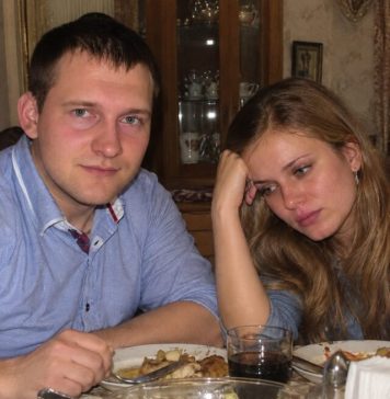 😱💔 Tri mjeseca nakon našeg vjenčanja, moj je suprug postao invalid. Svi su mi govorili da ga napustim i započnem novi život. Zato sam donijela odluku koja je šokirala cijelu našu obitelj. 😱💔 Tri mjeseca nakon našeg vjenčanja, moj je suprug postao invalid. Svi su mi govorili da ga napustim i započnem novi život. Zato sam donijela odluku koja je šokirala cijelu našu obitelj. - featured image